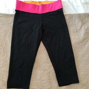 Victoria’s Secret Pink reversible crop yoga pants